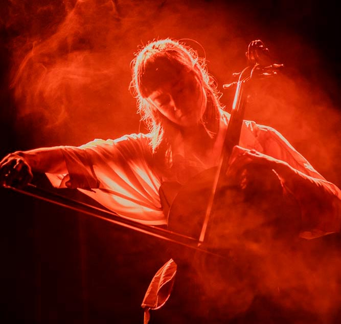 artista Lucinda Chua tocando en directo Lucinda Chua en festival MUTEK 2020